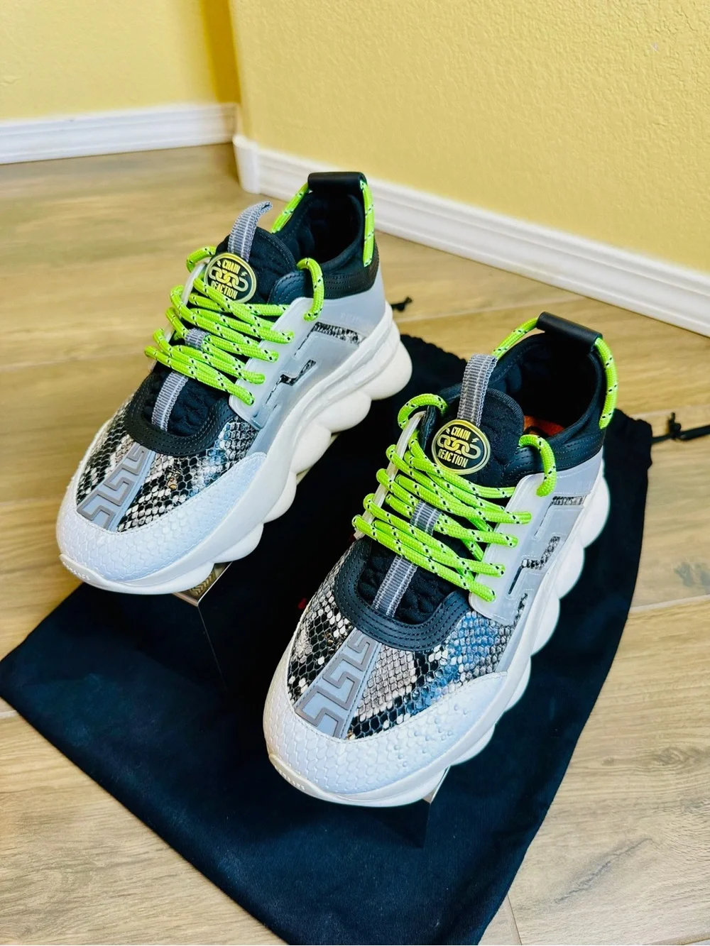 Versace chain reaction